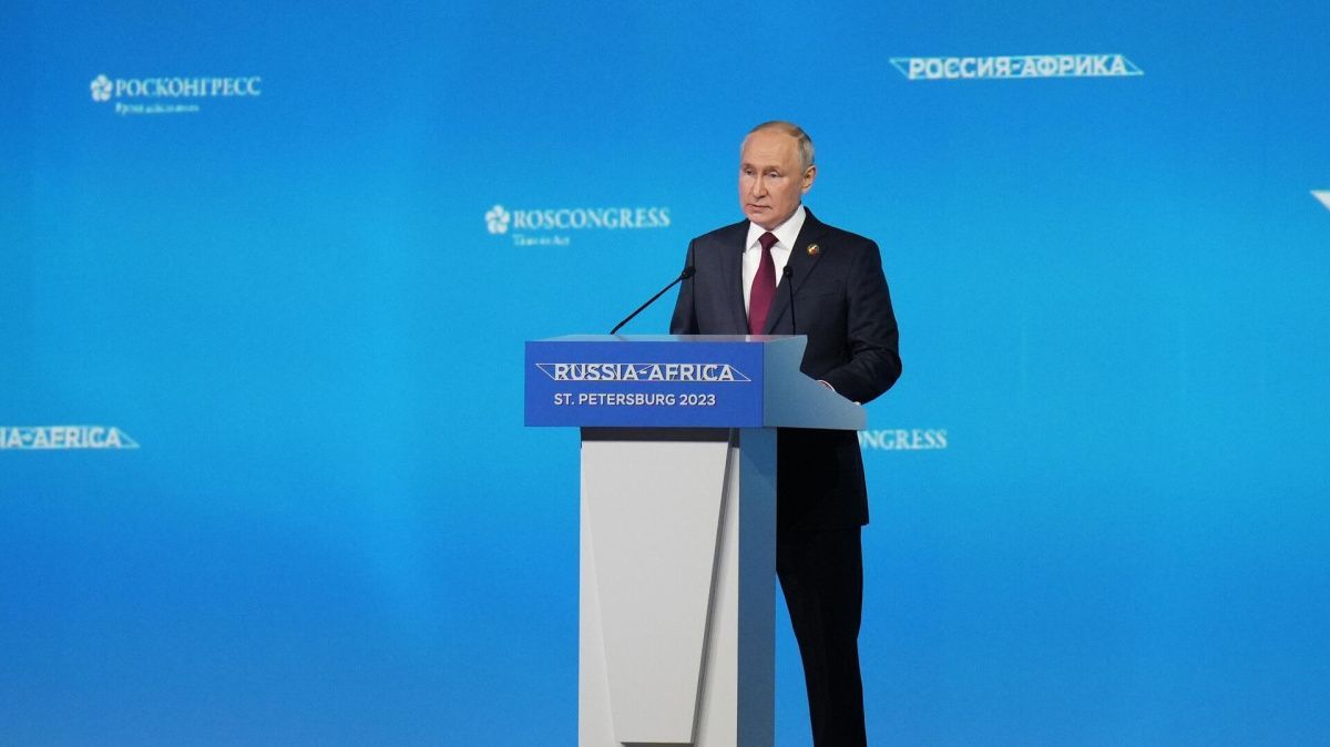 Путин пообещал продолжать борьбу с терроризмом и экстремизмом в Африке