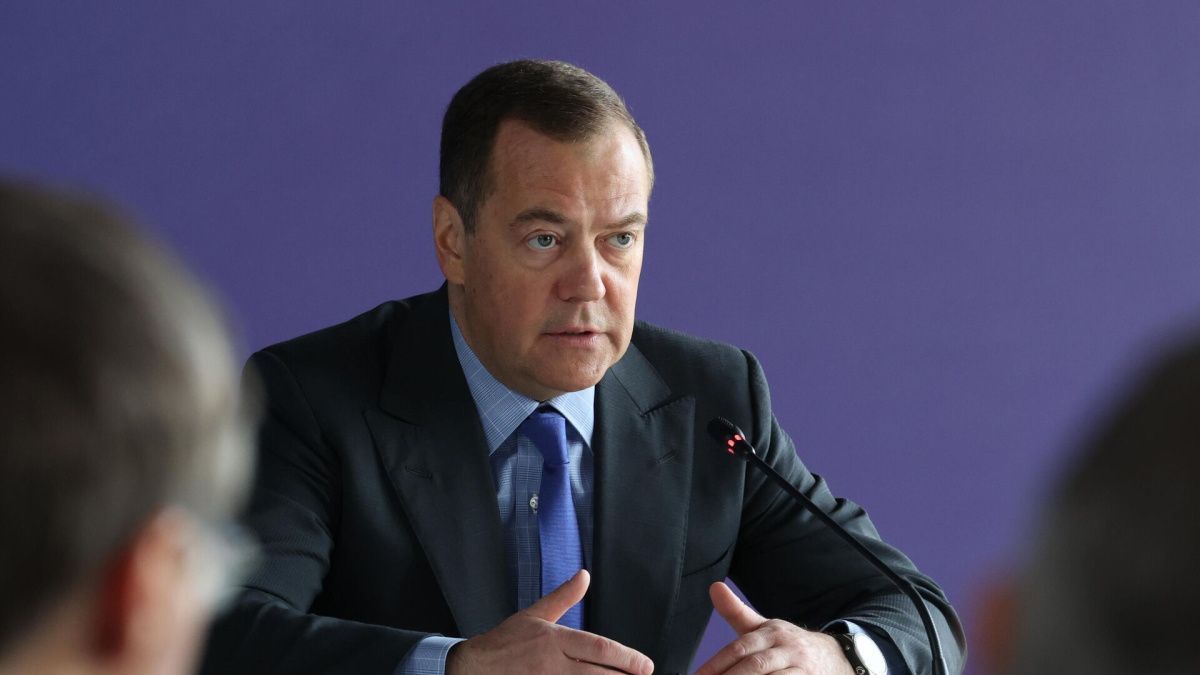 Дмитрий Медведев опубликовал пост с троллфейсом