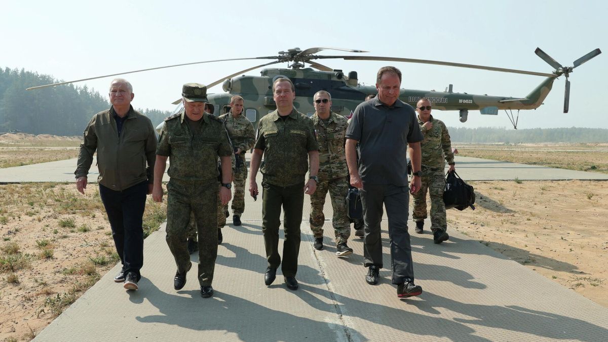 Медведев считает, что Россия должна вернуть Киев себе
