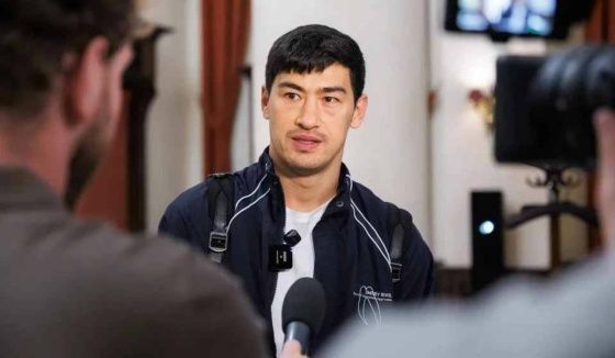 Дмитрий Бивол прибыл в Екатеринбург