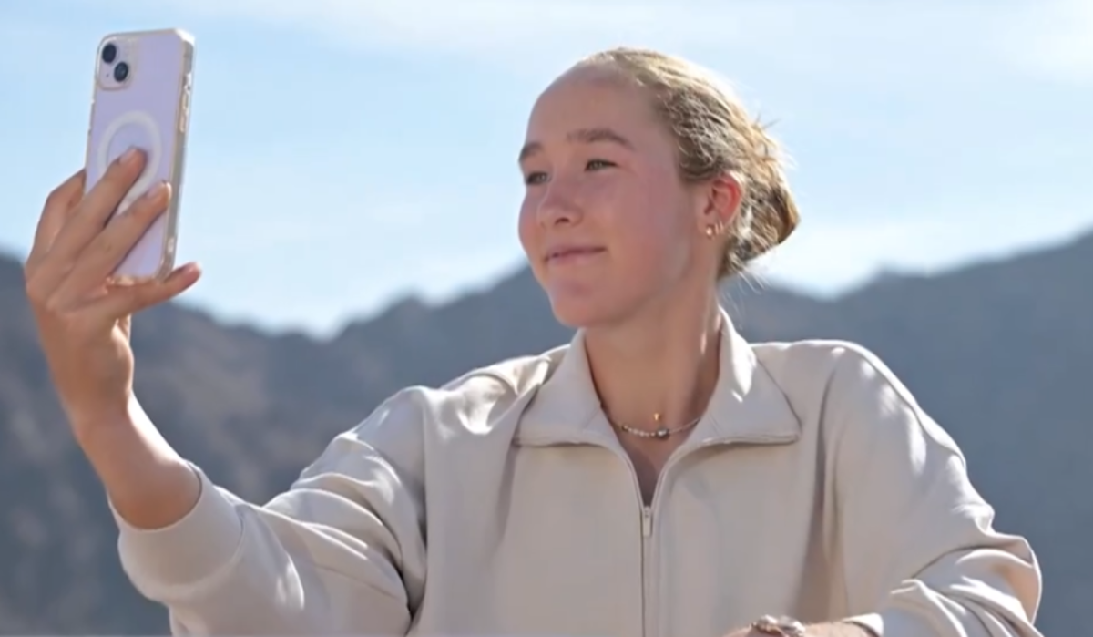 Мирра Андреева пробилась в третий круг турнира в Майами