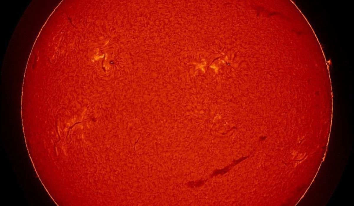 Солнце затихает: астрономы запечатлели прощальный "смайлик" светила