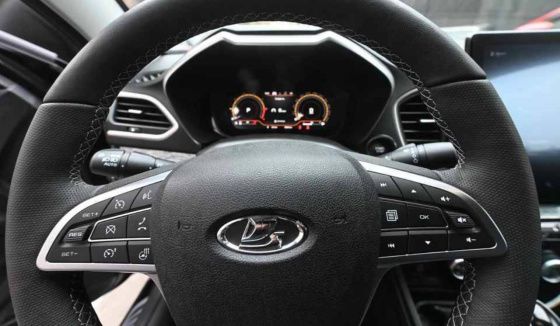 "АвтоВАЗ" предоставит более 100 Lada Aura для трансфера гостей ПМЭФ