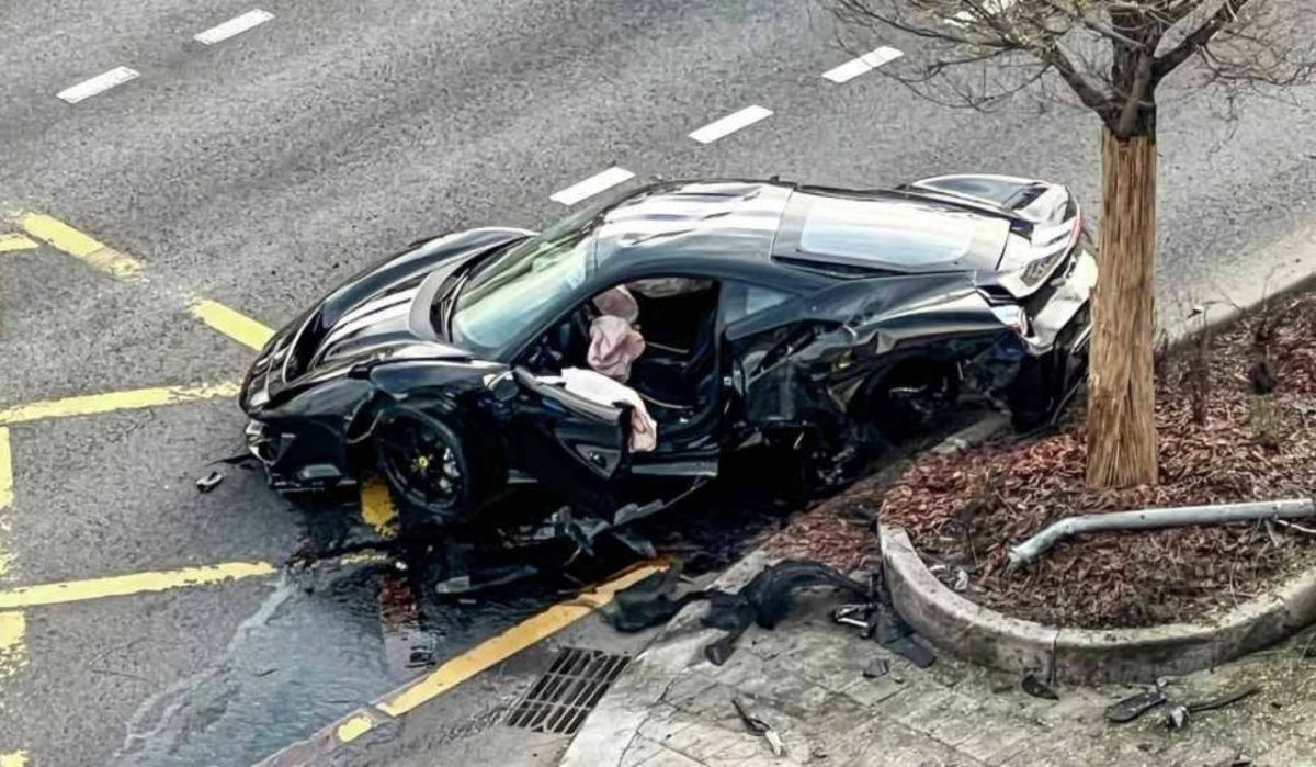 Рэпер Navai попал в ДТП в Москве на дорогом Ferrari