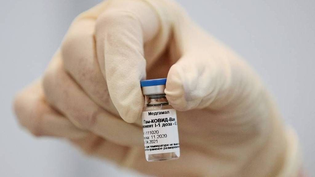 Жителей ЛНР начали прививать российской вакциной