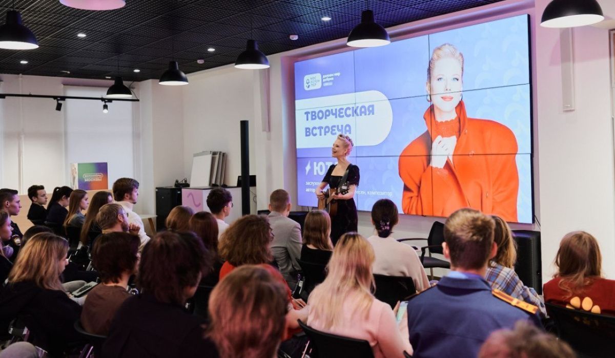 Певица Юта встретилась с волонтёрами Москвы