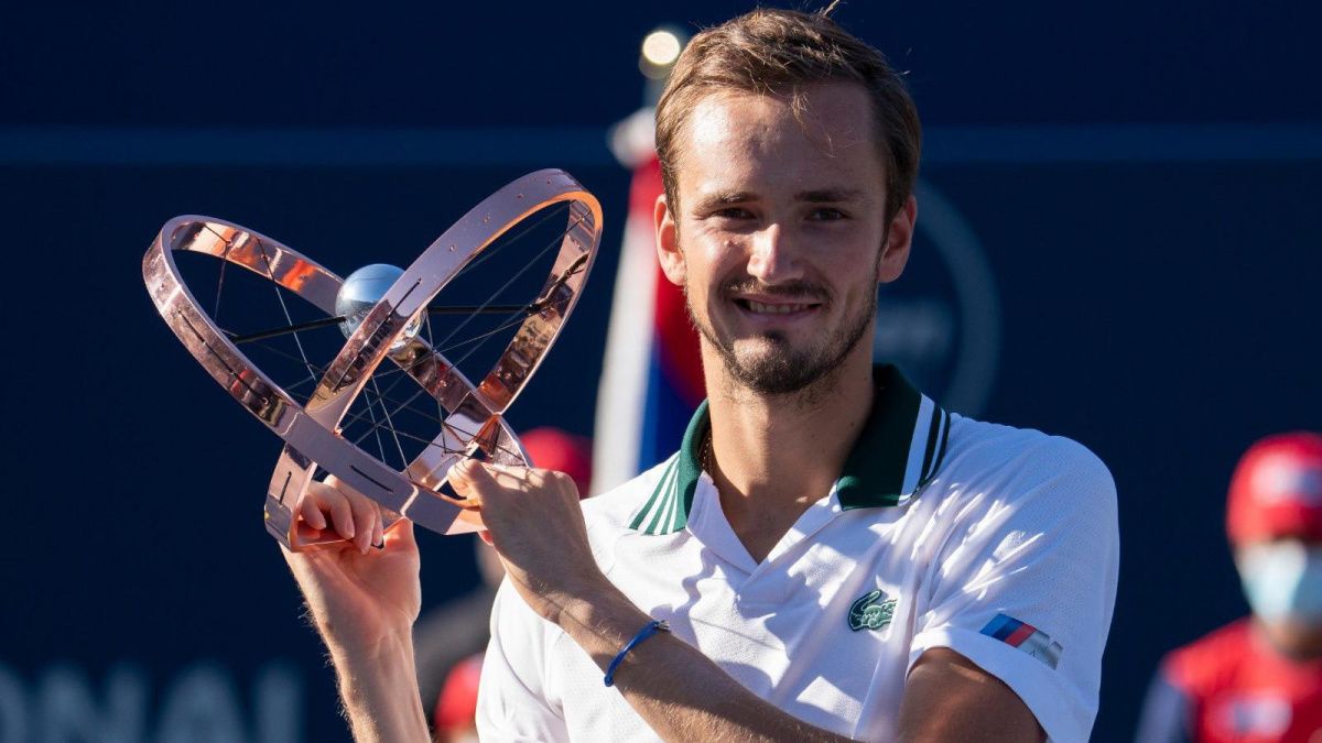 Медведев выиграл 12-й титул в карьере