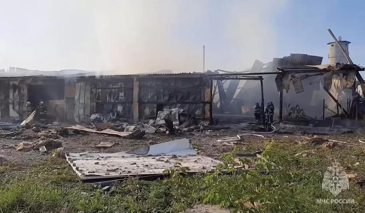 Крупный пожар на складе с пиротехникой произошел в Кемерово