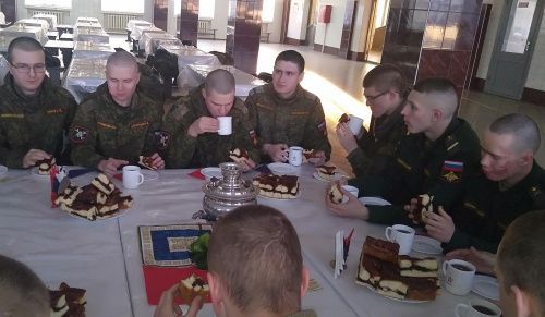 Именины в берцах. Воинские части России отмечают День именинника 