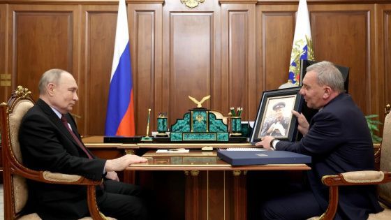 Путину пожелали наполняться оптимизмом, смотря на портрет Гагарина