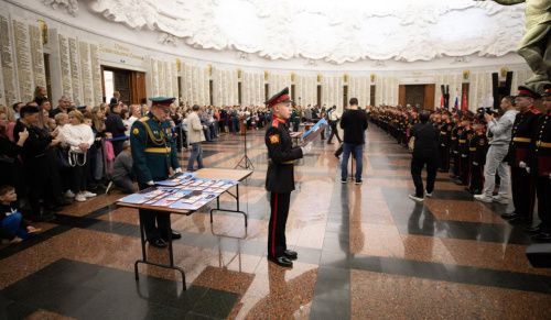 Около 100 ребят посвятили в суворовцы в Музее Победы