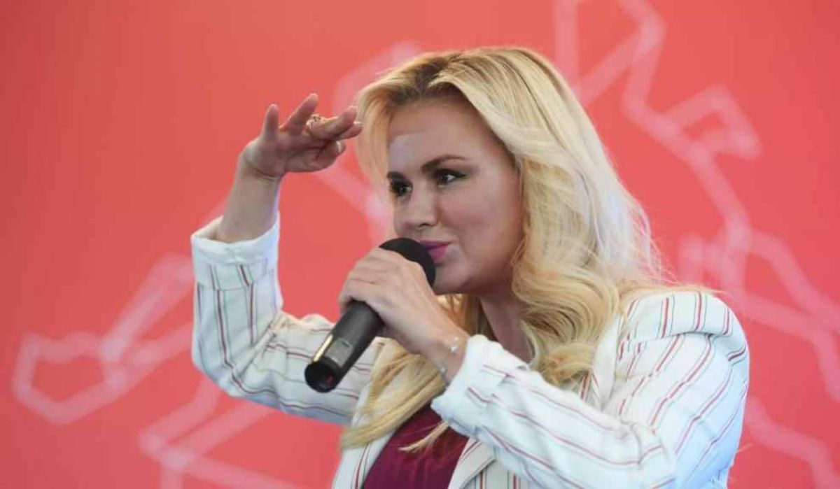 Анна Семенович поделилась планами по поездке в зону СВО