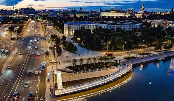 Собянин открыл новый пешеходный мост в центре Москвы