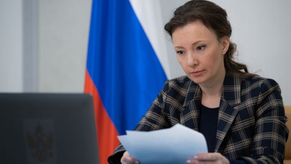 Путин уволил Анну Кузнецову с должности детского омбудсмена