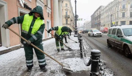 Петербургские власти планируют задействовать студентов в уборке снега