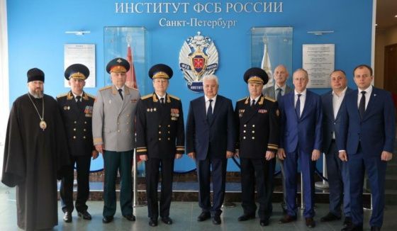 В Петербурге состоялась торжественная церемония выпуска молодых офицеров в Институте ФСБ