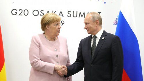 Путин поздравил президента и канцлера Германии