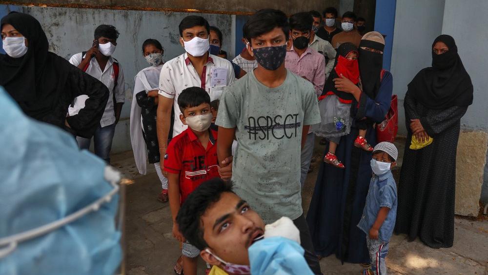 270 тысяч заражённых в сутки: COVID-катастрофа в Индии