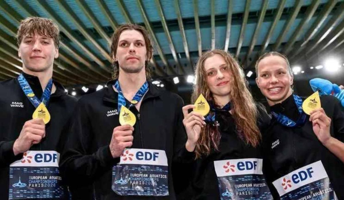Российские пловцы выиграли смешанную эстафету на чемпионате Европы
