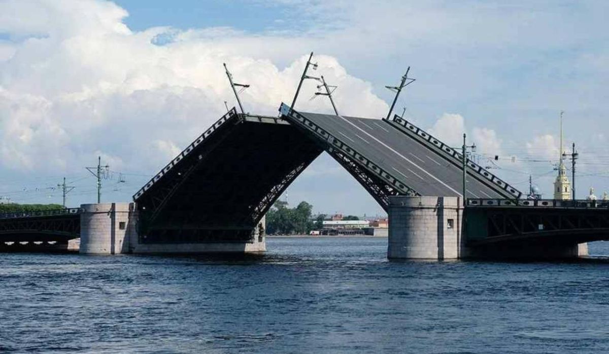 Названа дата начала развода мостов в Петербурге
