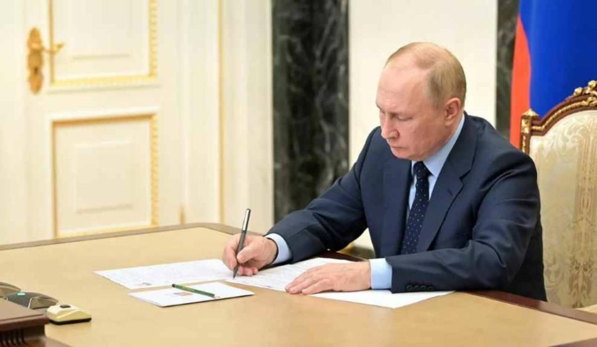 Путин присвоил звание Героя труда пятерым гражданам России