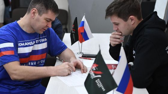Названо число россиян, поставивших подписи в поддержку Путина на выборах президента