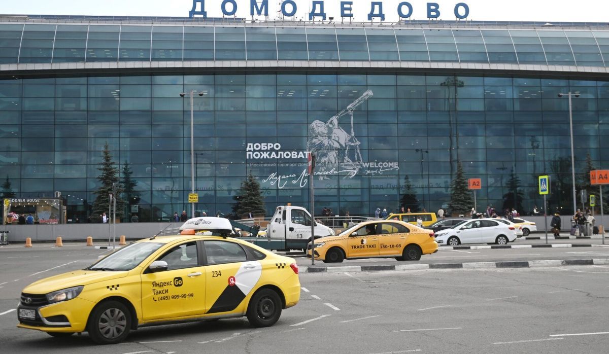 В Подмосковных аэропортах стартовали рейды против нелегальных таксистов