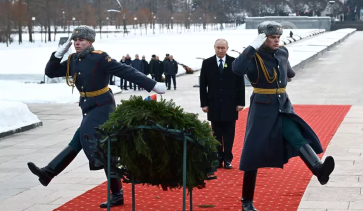 Путин надел ленту в честь годовщины снятия блокады Ленинграда