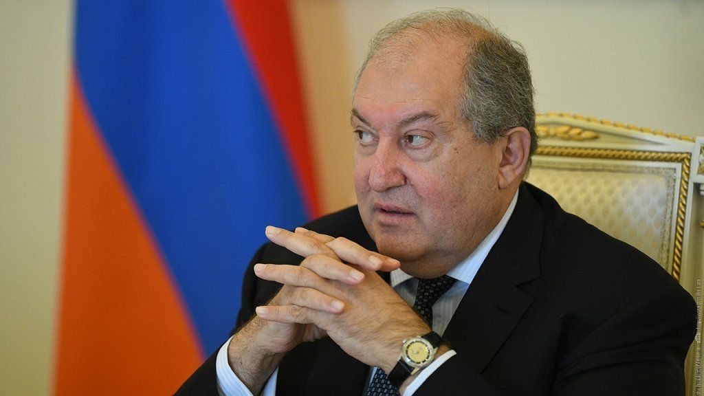 Президента Армении срочно госпитализировали