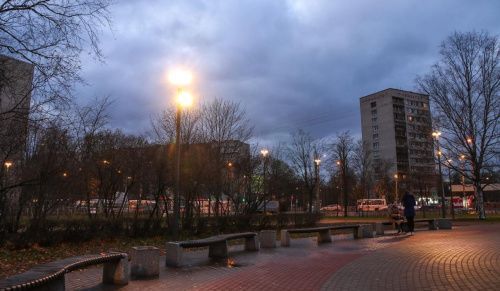 В Санкт-Петербурге рядом с метро «Проспект Ветеранов» установят несколько сотен новых светильников