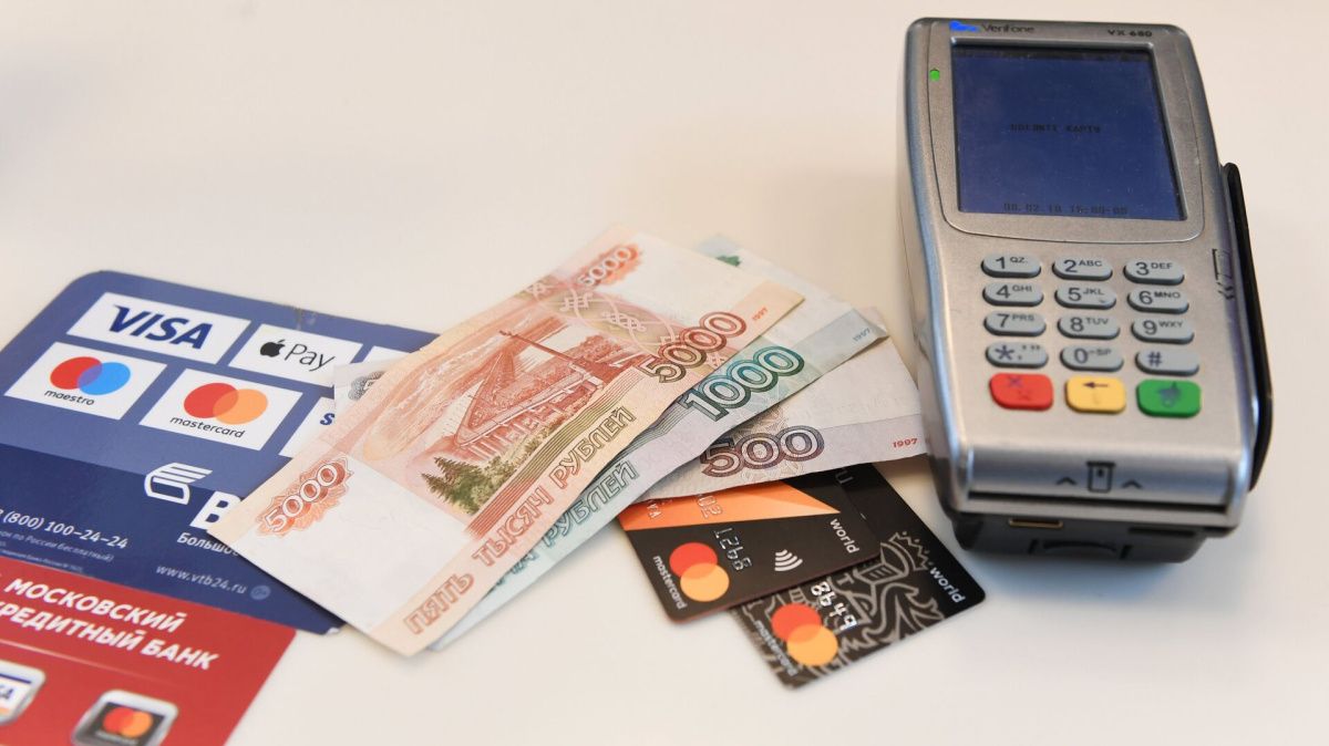 В России запретят переводить более 100 тысяч рублей без открытия счёта в банке