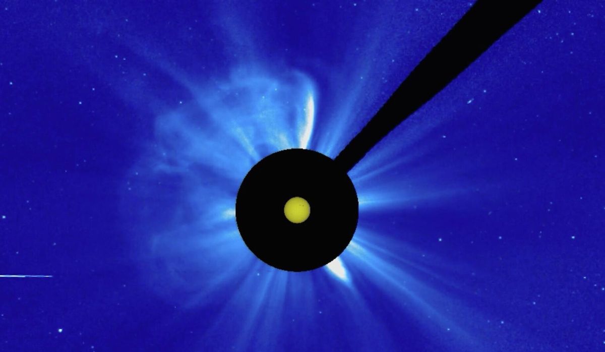 Ученые зафиксировали мощную вспышку на обратной стороне Солнца