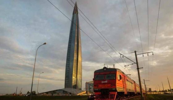 Тактовые электрички начнут курсировать из Петербурга до популярного пригорода