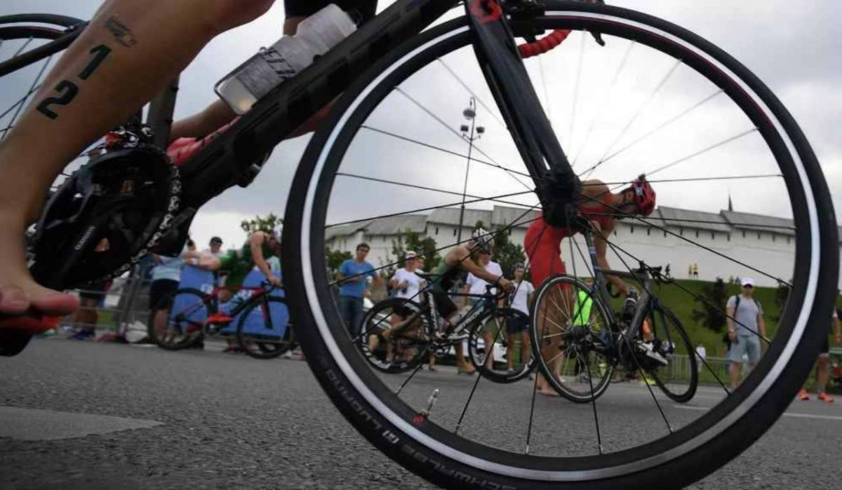 Российским триатлонистам разрешили участвовать в соревнованиях с флагом и гимном