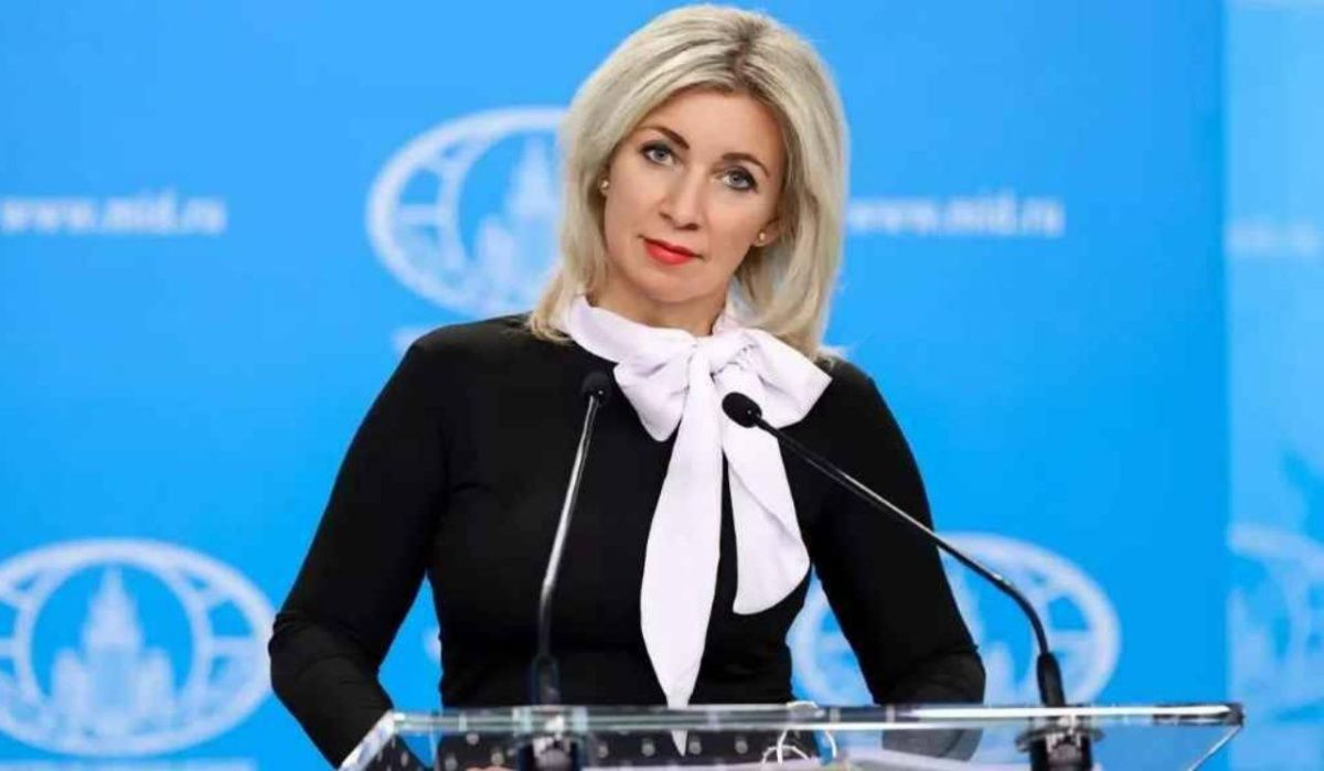 Захарова назвала "Бурановских бабушек" девчонками и пообещала с ними зажечь