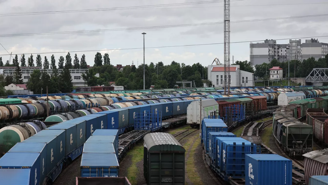МИД призвал подождать с оценкой решения Литвы о возобновлении транзита