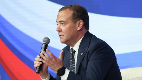 Медведев задумался о зраде и перемоге после падения ракеты в Польше
