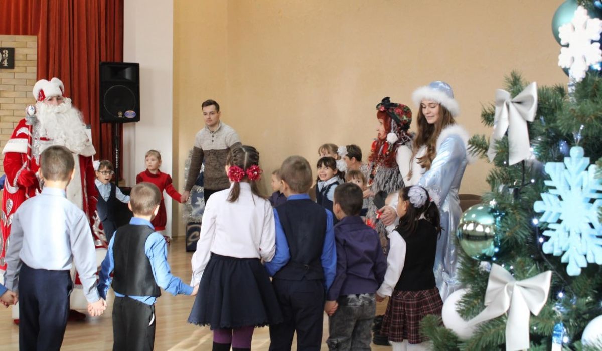 Донецкий краеведческий музей провел новогоднее представление в школе-интернат