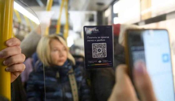 В Екатеринбурге отменят скидку на проезд при оплате QR-кодом
