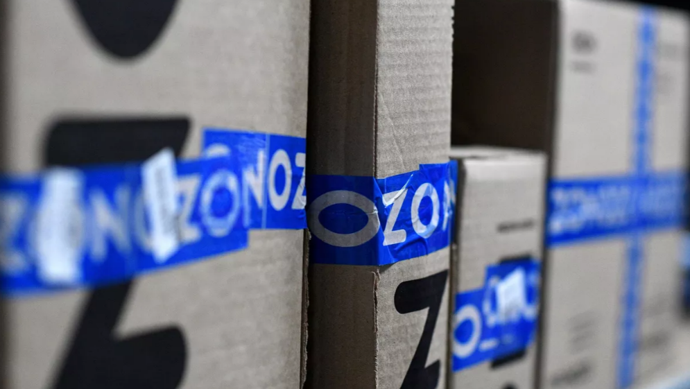 Ozon начал принимать наличные при оплате заказов