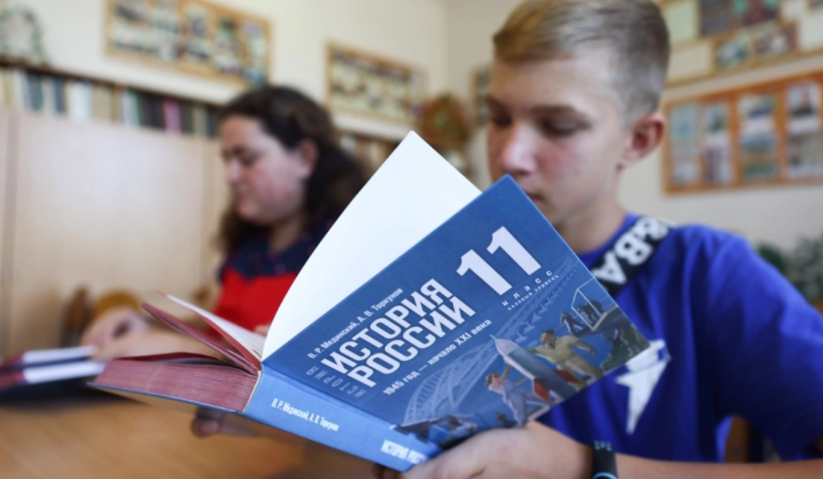 В Роскачестве напомнили: школы не вправе требовать деньги на учебные материалы