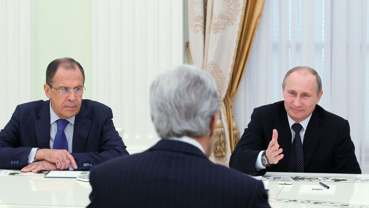 Лавров прокомментировал сравнение Путина с Гитлером со стороны президента Польши