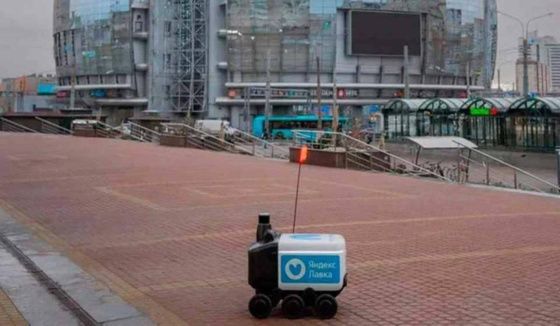 Роботы-курьеры запущены для доставки заказов в Санкт-Петербурге