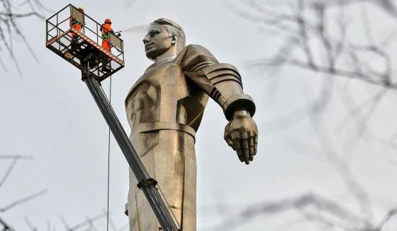 В Москве промоют более тысячи памятников после зимы