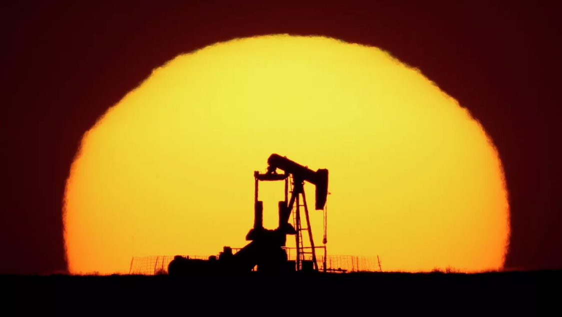 Страны ОПЕК+ согласовали увеличение добычи нефти