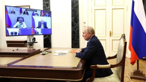 Путин обсудил с Совбезом информационную безопасность России