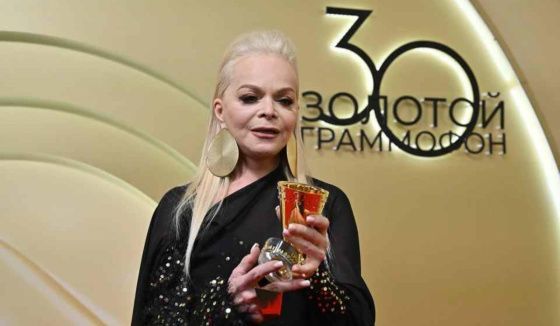 Омские промоутеры отменили продажу билетов на концерты Ларисы Долиной