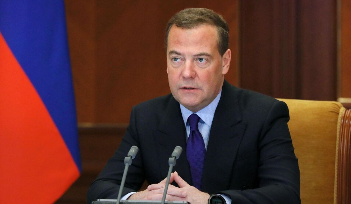 Медведев предложил разместить тело Зеленского в Кунсткамере