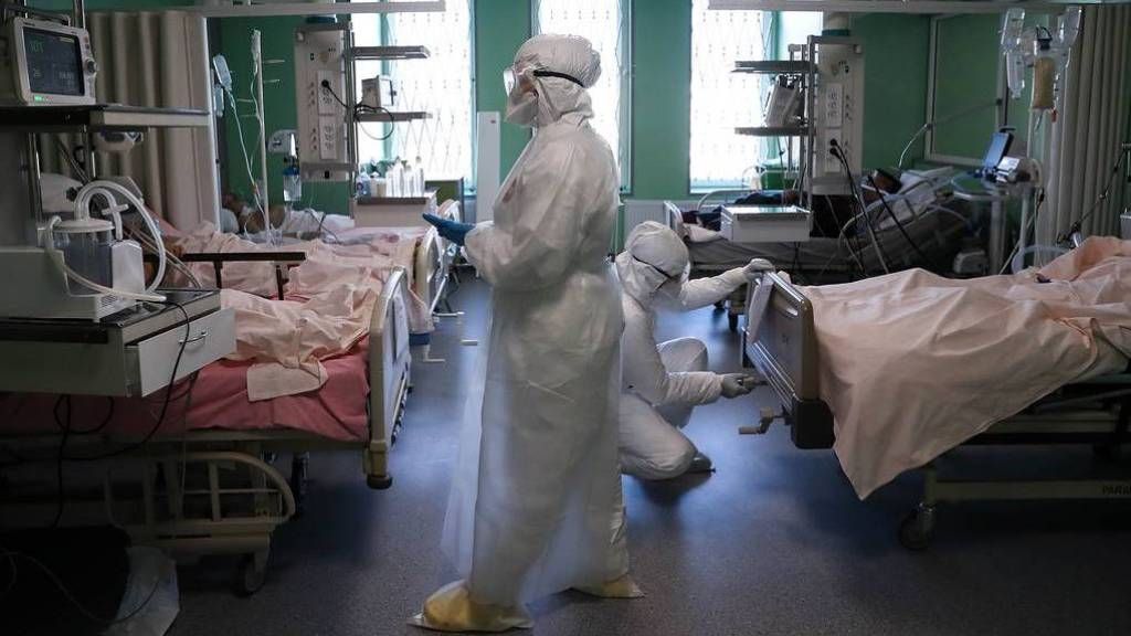 В России за сутки умерли 1211 человек от коронавируса