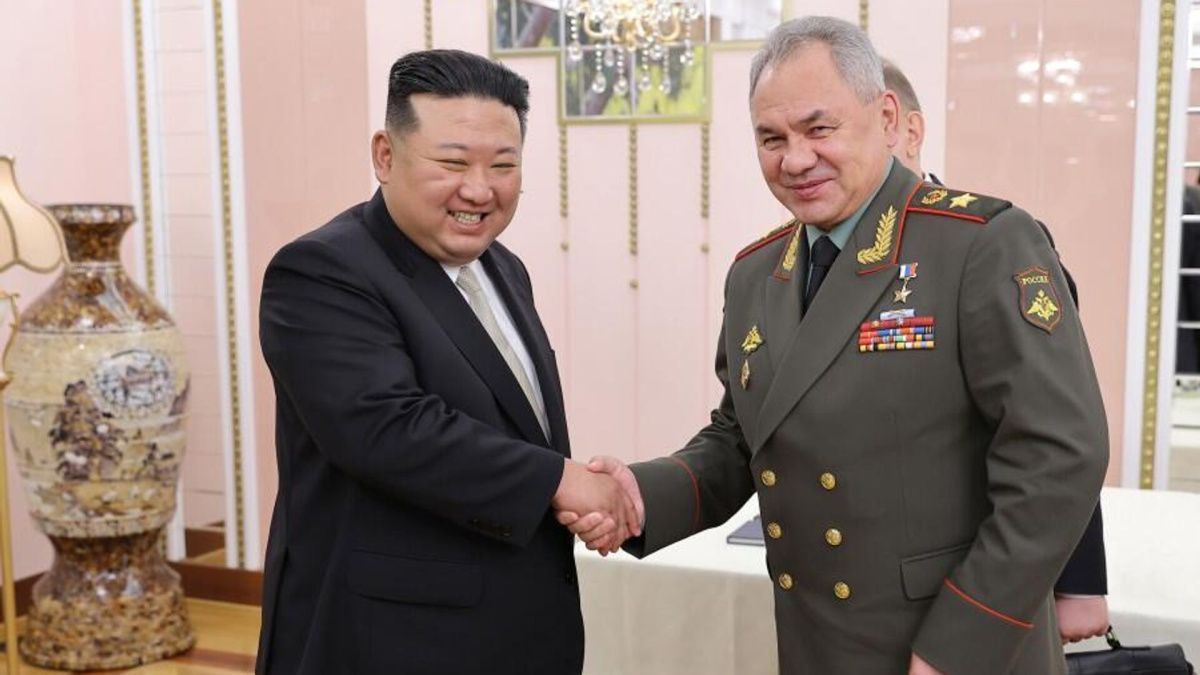 Шойгу вручил Ким Чен Ыну подарок от Путина